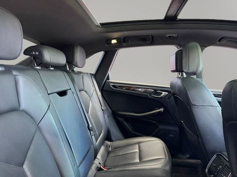 Used 2018 Porsche Macan Sport Edition AWD/4WD image 27