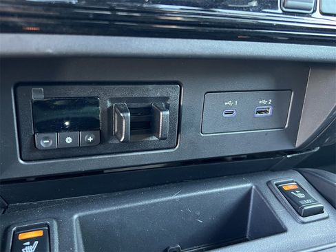 Certified 2024 Nissan Titan SV w/ SV Convenience Package image 18