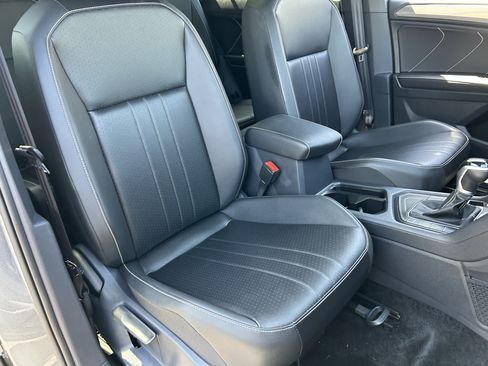 Used 2024 Volkswagen Tiguan SE R-Line FWD image 8
