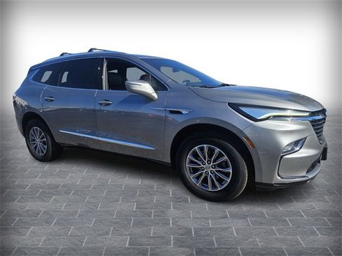 Used 2024 Buick Enclave Premium image 3