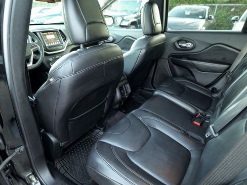 Used 2017 Jeep Cherokee Limited image 24