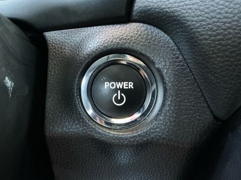 Used 2025 Toyota RAV4 XLE AWD/4WD image 30
