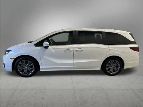 Certified 2026 Honda Odyssey Touring image 3