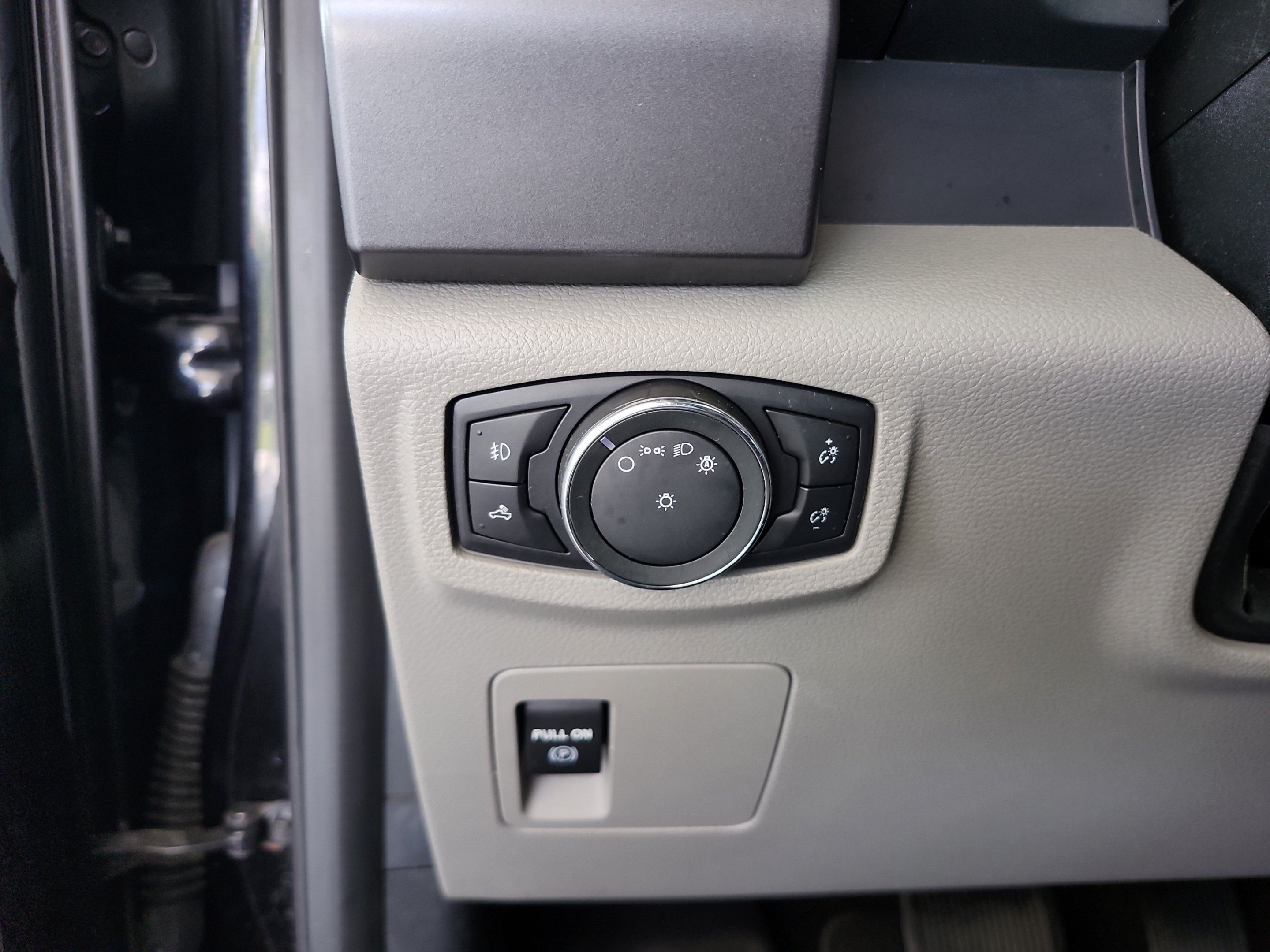 Used 2019 Ford F150 XLT w/ Heavy-Duty Payload Package AWD/4WD image 14