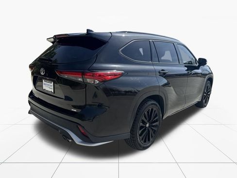 Used 2023 Toyota Highlander XSE image 9