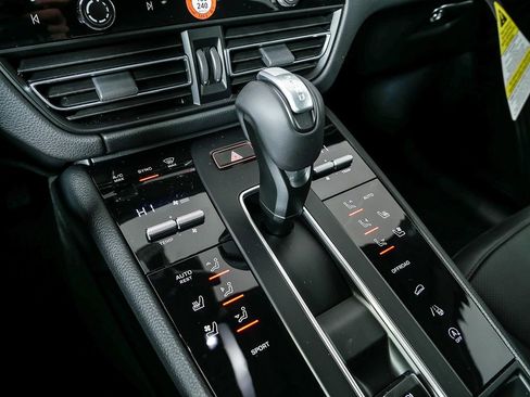 New 2026 Porsche Macan image 19
