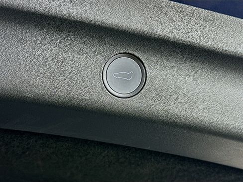 Used 2022 Tesla Model Y Performance image 27