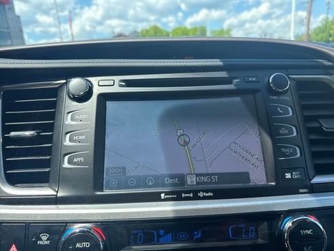 Used 2019 Toyota Highlander XLE AWD/4WD image 21