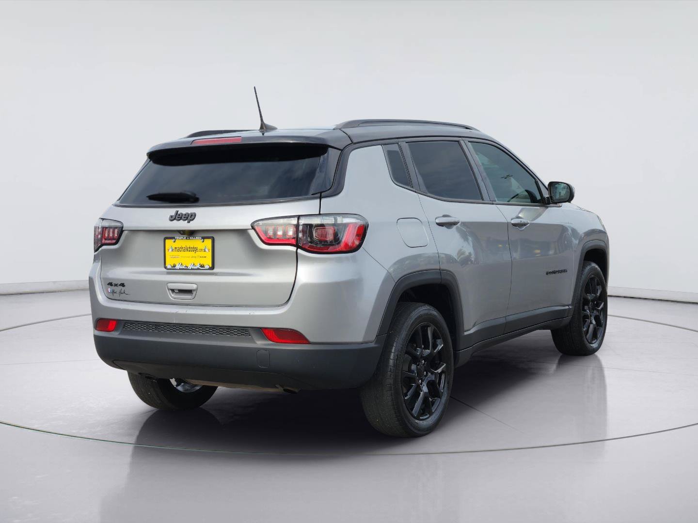 Used 2023 Jeep Compass Latitude AWD/4WD image 4