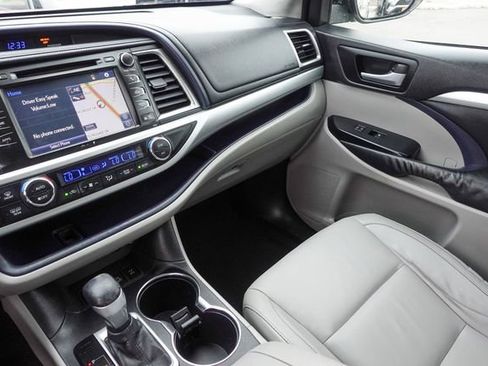 Used 2015 Toyota Highlander XLE image 22
