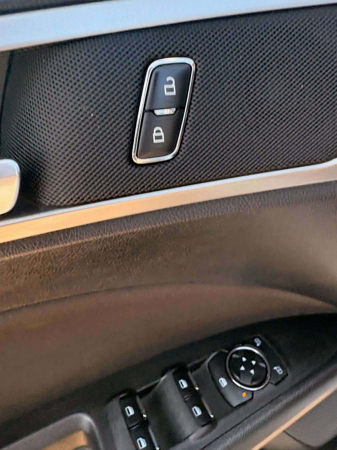 Used 2020 Ford Fusion SE FWD image 10