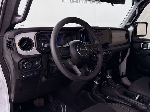 Used 2024 Jeep Wrangler Unlimited image 9