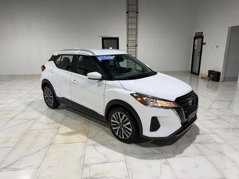 Used 2022 Nissan Kicks SV FWD image 3