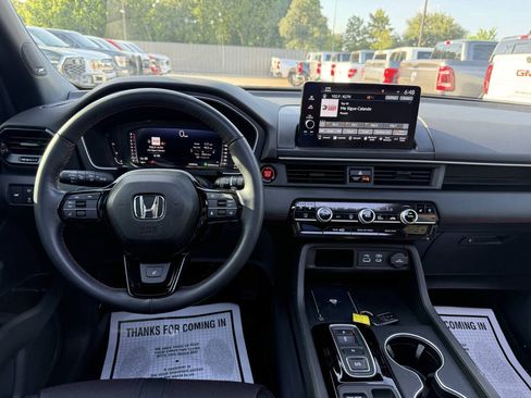 Used 2025 Honda Pilot Black Edition image 23