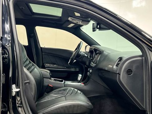 Used 2016 Dodge Charger SRT w/ Technology Group image 32