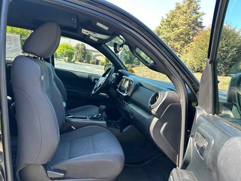Used 2016 Toyota Tacoma TRD Sport w/ Premium & Technology Package RWD image 48