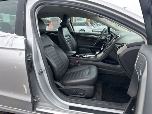 Used 2016 Ford Fusion SE w/ Equipment Group 202A image 21
