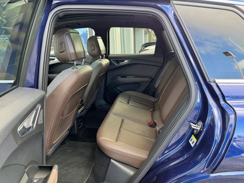 Used 2023 Audi Q4 e-tron Prestige image 7