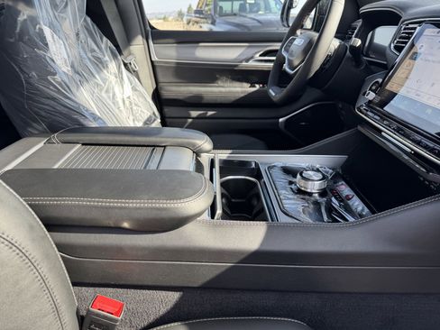 New 2026 Jeep Grand Wagoneer 2WD image 8