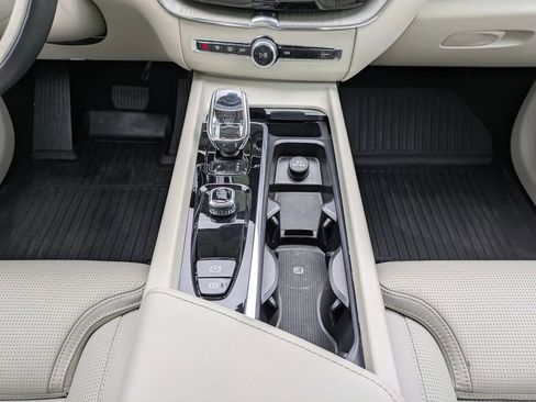 Certified 2023 Volvo XC60 B5 Ultimate w/ Climate Package AWD/4WD image 19