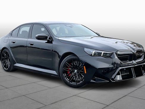 Certified 2025 BMW M5 w/ Executive Package image 3
