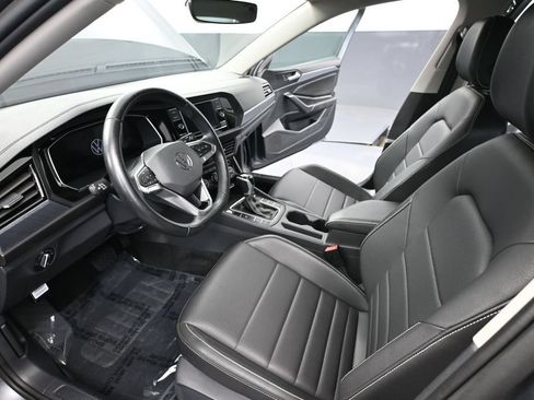 Used 2024 Volkswagen Jetta SE FWD image 18