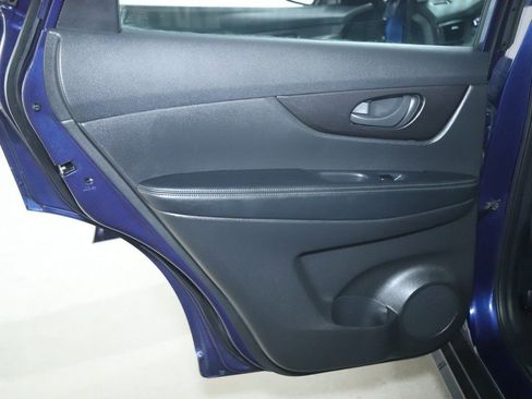 Used 2020 Nissan Rogue S image 13