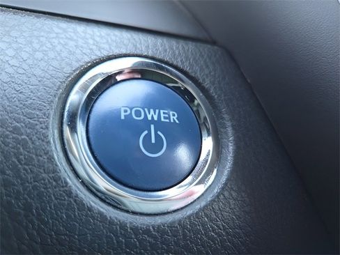 Used 2020 Toyota Camry LE image 30