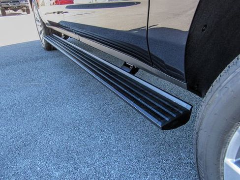 New 2026 Chevrolet Suburban Premier image 9