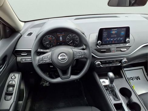 Used 2025 Nissan Altima 2.5 S FWD image 9
