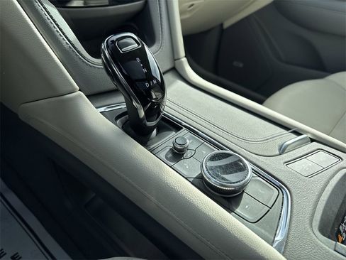 Used 2023 Cadillac XT6 Premium Luxury w/ Technology Package image 20