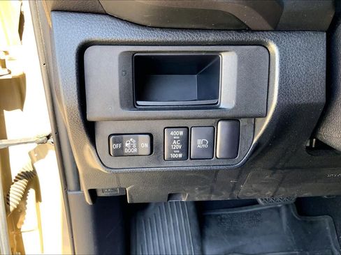 Used 2018 Toyota Tacoma TRD Sport image 33