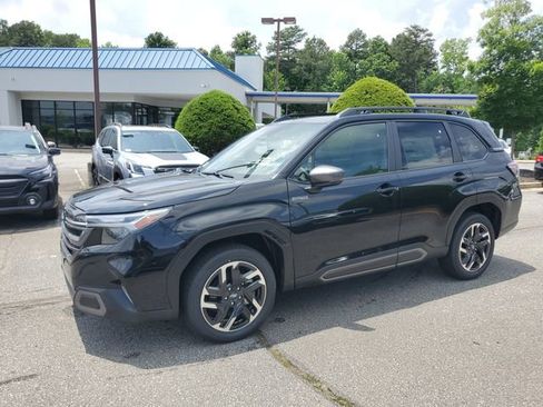 Used 2025 Subaru Forester Limited w/ Popular Package image 3