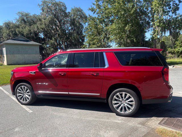 Used 2022 GMC Yukon XL Denali RWD image 9