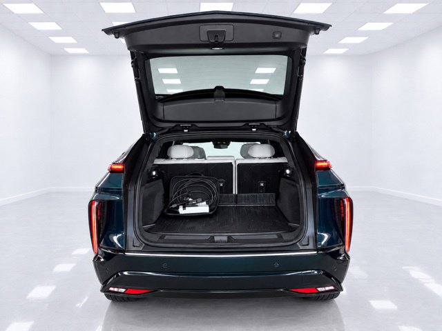 Used 2024 Cadillac Lyriq Luxury w/ LPO, Floor Liner Package AWD/4WD image 12