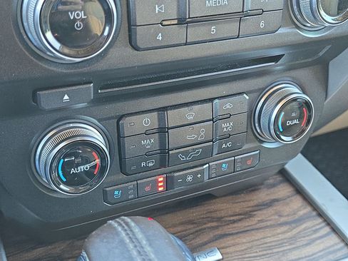 Used 2018 Ford F150 Lariat w/ Equipment Group 502A Luxury image 20