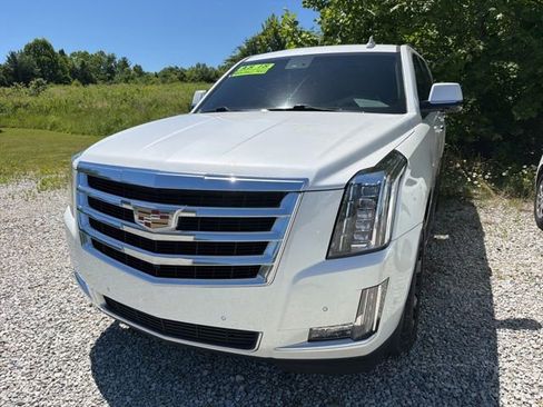 Used 2017 Cadillac Escalade Luxury AWD/4WD image 3