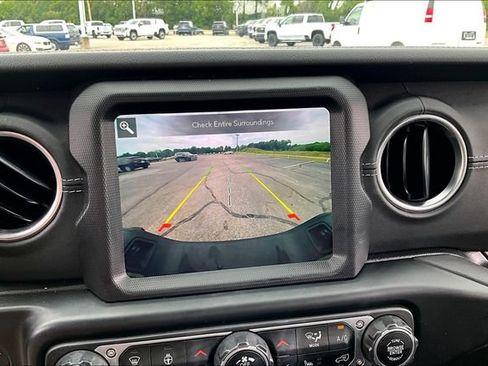 Used 2023 Jeep Gladiator Overland w/ Popular Equipment Package AWD/4WD image 15