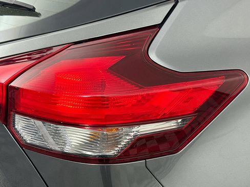 Used 2019 Nissan Kicks SV image 33