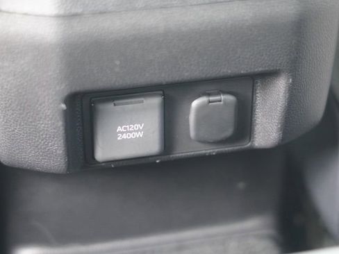 Certified 2025 Toyota Tacoma TRD Off-Road image 43