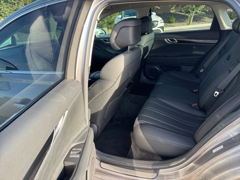 Used 2025 Genesis G80 2.5T image 17