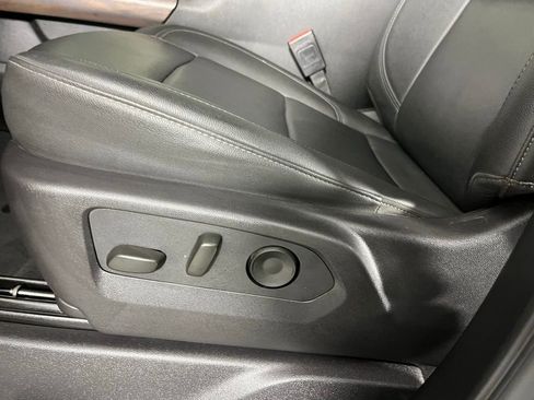 Used 2024 GMC Sierra 2500 SLT w/ SLT Premium Package image 26