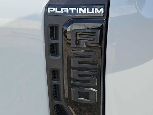 Used 2025 Ford F250 Platinum AWD/4WD image 11