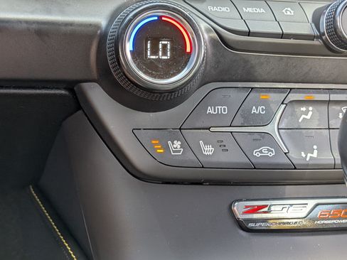 Used 2016 Chevrolet Corvette Z06 w/ 3LZ Preferred Equipment Group RWD image 27