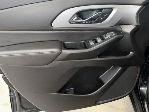 Used 2019 Chevrolet Traverse LS w/ LPO, Blackout Package FWD image 6