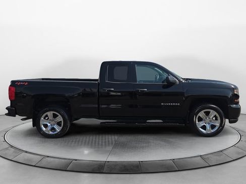 Used 2019 Chevrolet Silverado 1500 Custom w/ Custom Convenience Package AWD/4WD image 6