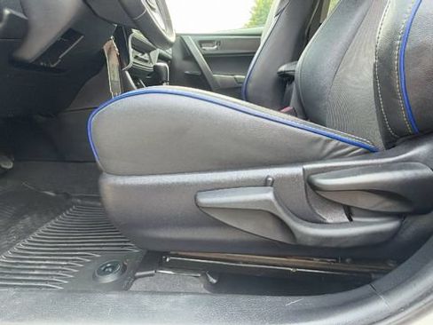 Used 2018 Toyota Corolla SE FWD image 19