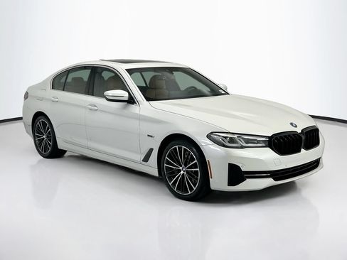 Certified 2023 BMW 530e w/ Premium Package RWD image 3