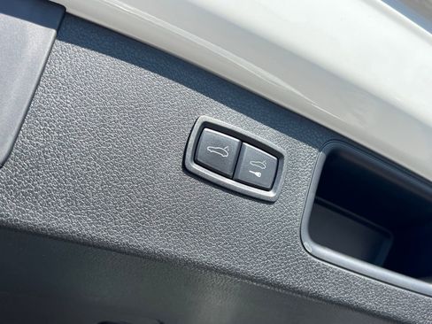 Certified 2022 Porsche Macan image 22