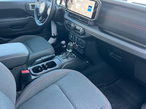 Certified 2025 Jeep Gladiator Rubicon image 16